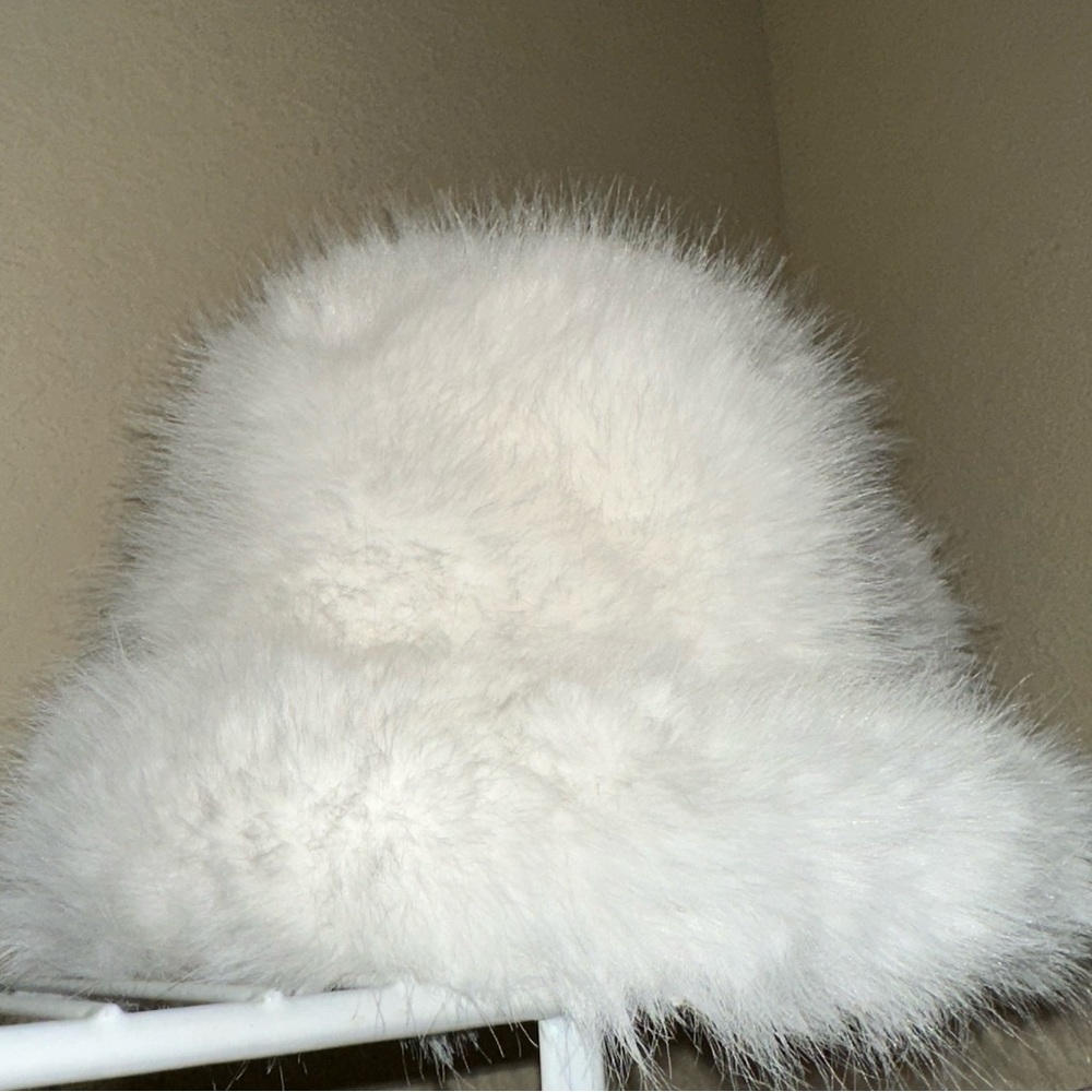 White Adjustable Fuzzy Bucket Hat